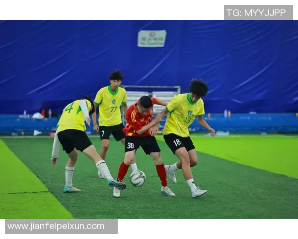 头碰人足球明星的精彩瞬间与背后的故事揭秘 头碰人足球明星的精彩瞬间与背后的故事揭秘