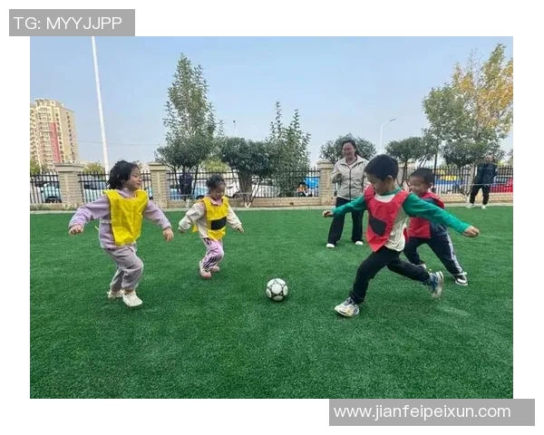 在交换中踢足球体验团队合作与友谊的乐趣与魅力