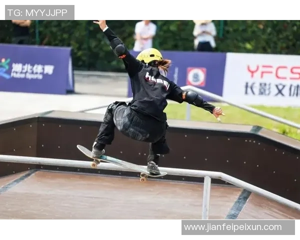 武汉极限运动队在滑板精英赛中以92分稳居积分榜首位 武汉极限运动队在滑板精英赛中以92分稳居积分榜首位